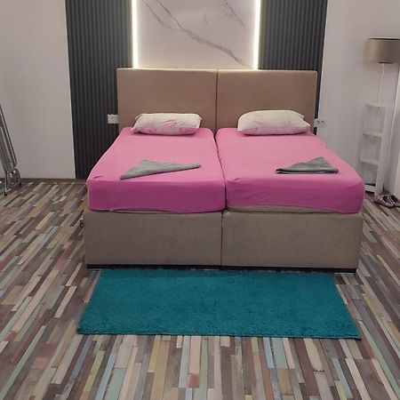 V&J Apartments بودغوريتْسا المظهر الخارجي الصورة